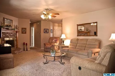 213 E Wilson Ave, Tulare, CA 93274 photo 11