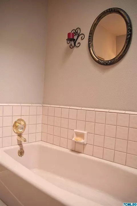 213 E Wilson Ave, Tulare, CA 93274 photo 18