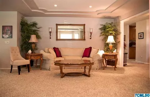 213 E Wilson Ave, Tulare, CA 93274 photo 6