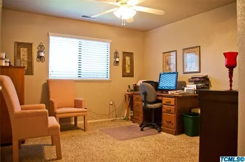 213 E Wilson Ave, Tulare, CA 93274 photo 15
