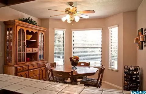 213 E Wilson Ave, Tulare, CA 93274 photo 9