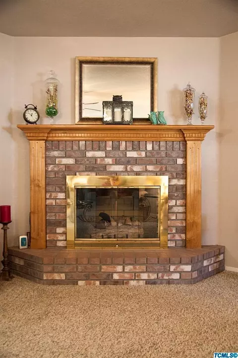 213 E Wilson Ave, Tulare, CA 93274 photo 10