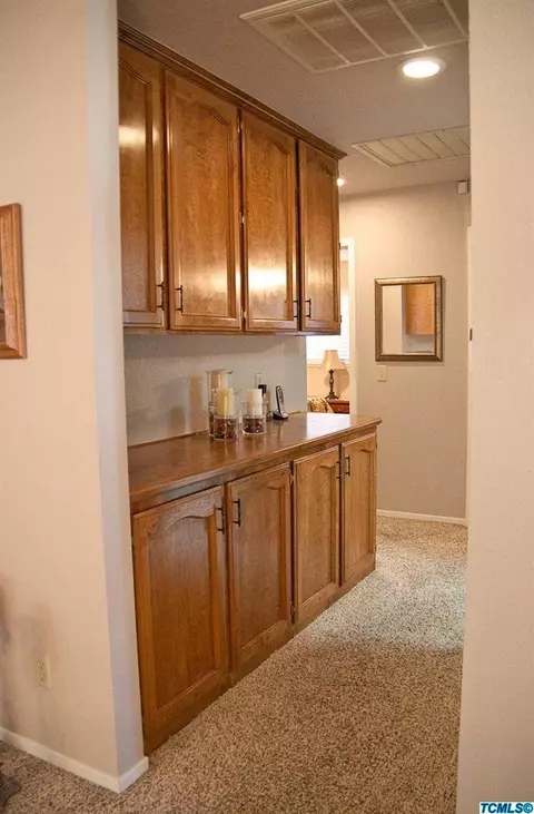 213 E Wilson Ave, Tulare, CA 93274 photo 12