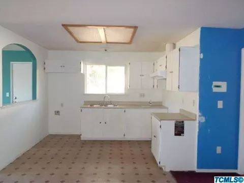 1024 E Lassen St, Avenal, CA 93204 photo 8
