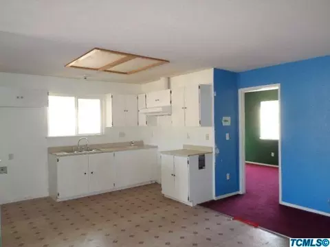 1024 E Lassen St, Avenal, CA 93204 photo 9