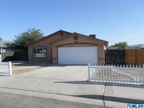1024 E Lassen St, Avenal, CA 93204 photo 2