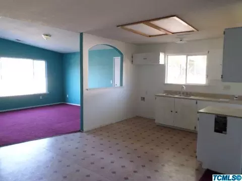 1024 E Lassen St, Avenal, CA 93204 photo 7