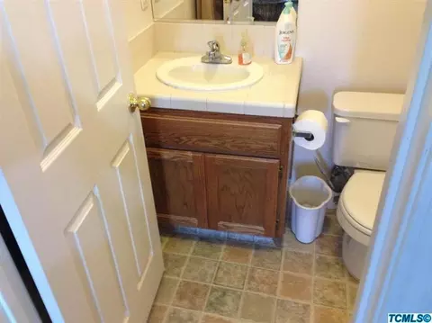 1602 E Knight Ct, Visalia, CA 93292 photo 13
