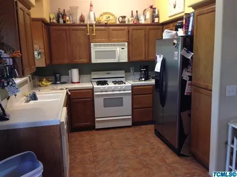 1602 E Knight Ct, Visalia, CA 93292 photo 9