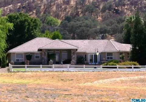 33449 Globe Dr, Springville, CA 93265 photo 2