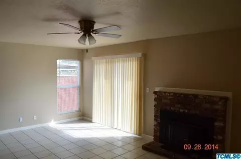 826 E Sunset Dr, Dinuba, CA 93618 photo 5