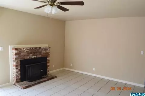 826 E Sunset Dr, Dinuba, CA 93618 photo 4