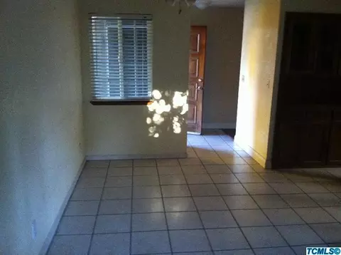 811 E Vassar Ct, Visalia, CA 93292 photo 4