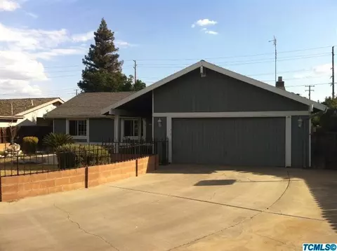 811 E Vassar Ct, Visalia, CA 93292 photo 2