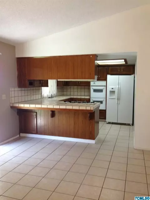 1471 Christine Ln, Lemoore, CA 93245 photo 2