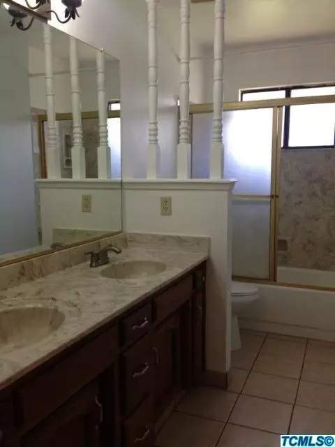 1471 Christine Ln, Lemoore, CA 93245 photo 9