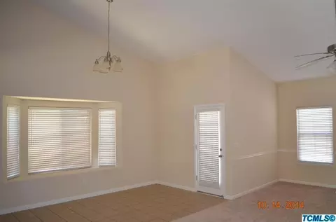 406 E Gibson Ave, Reedley, CA 93654 photo 3