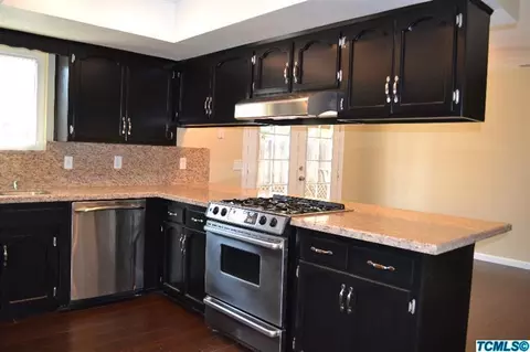 935 E Cambridge Ave, Visalia, CA 93292 photo 9