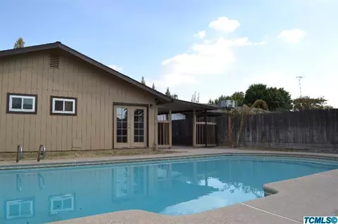 935 E Cambridge Ave, Visalia, CA 93292 photo 15