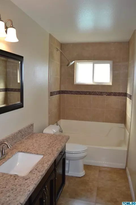935 E Cambridge Ave, Visalia, CA 93292 photo 10