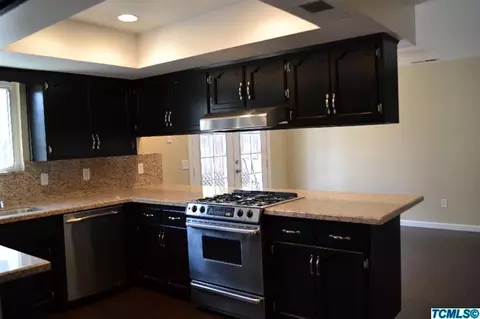 935 E Cambridge Ave, Visalia, CA 93292 photo 6