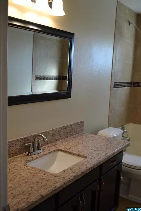 935 E Cambridge Ave, Visalia, CA 93292 photo 11