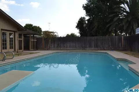 935 E Cambridge Ave, Visalia, CA 93292 photo 14