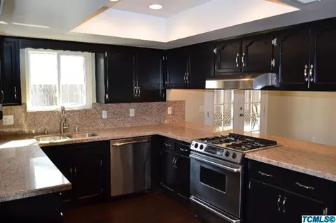 935 E Cambridge Ave, Visalia, CA 93292 photo 5