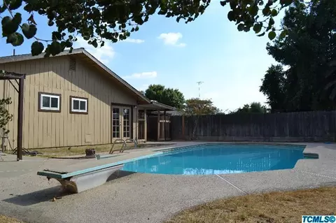 935 E Cambridge Ave, Visalia, CA 93292 photo 13