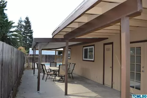 935 E Cambridge Ave, Visalia, CA 93292 photo 17