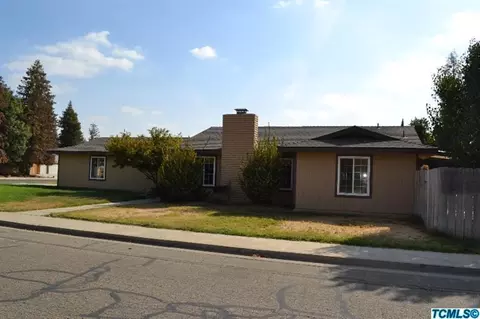 935 E Cambridge Ave, Visalia, CA 93292 photo 2
