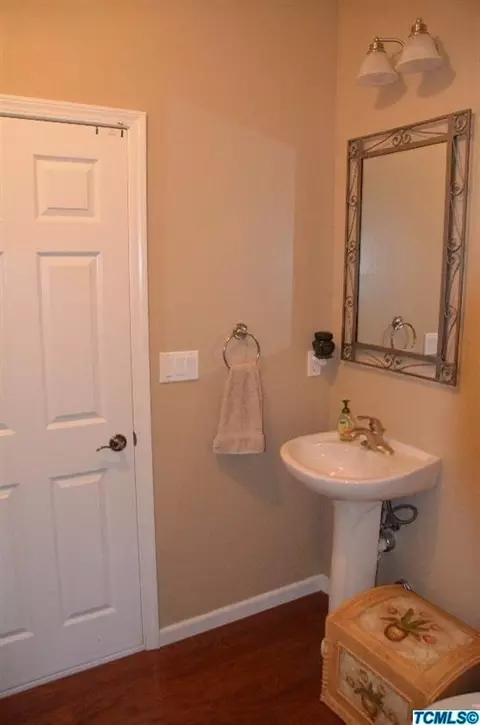 2029 E Parkview Ct, Visalia, CA 93292 photo 4