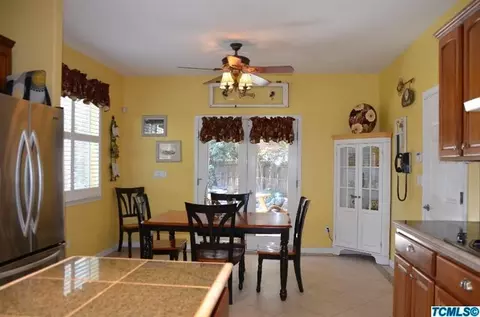 2029 E Parkview Ct, Visalia, CA 93292 photo 7