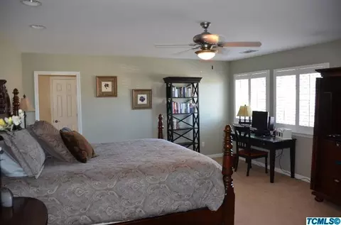 2029 E Parkview Ct, Visalia, CA 93292 photo 9