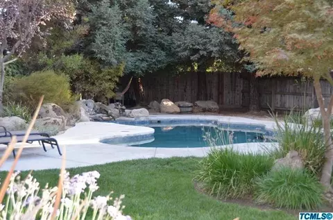 2029 E Parkview Ct, Visalia, CA 93292 photo 25