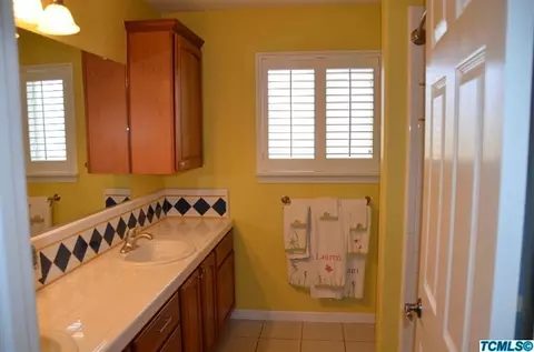 2029 E Parkview Ct, Visalia, CA 93292 photo 16