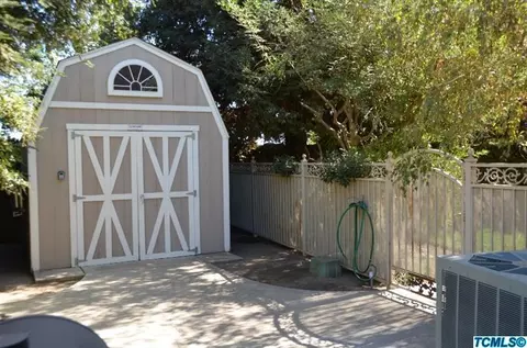 2029 E Parkview Ct, Visalia, CA 93292 photo 21