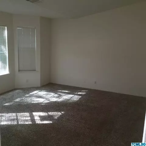 746 E Palm Dr, Hanford, CA 93230 photo 5