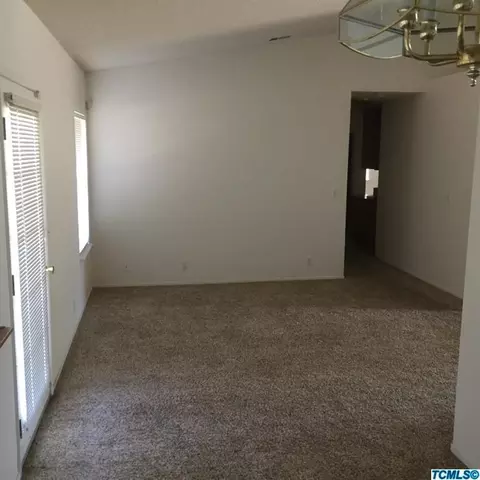 746 E Palm Dr, Hanford, CA 93230 photo 8