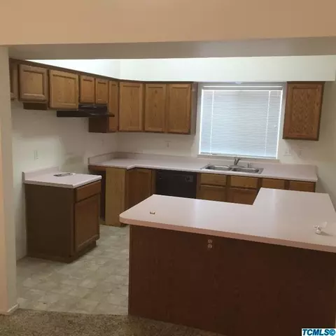746 E Palm Dr, Hanford, CA 93230 photo 9