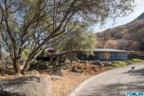 45686 Sierra Dr, Three Rivers, CA 93271 photo 3