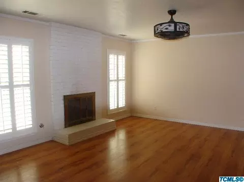 525 E Birch Ave, Hanford, CA 93230 photo 4