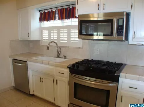 525 E Birch Ave, Hanford, CA 93230 photo 7