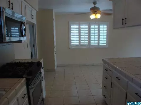 525 E Birch Ave, Hanford, CA 93230 photo 8