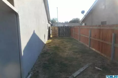 650 E Hazelwood Dr, Lemoore, CA 93245 photo 4