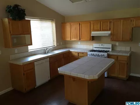 2346 E Harold Ct, Visalia, CA 93292 photo 9