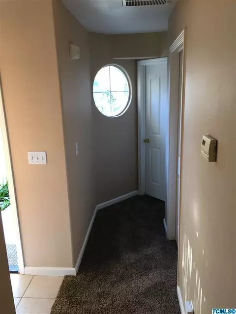 2346 E Harold Ct, Visalia, CA 93292 photo 4