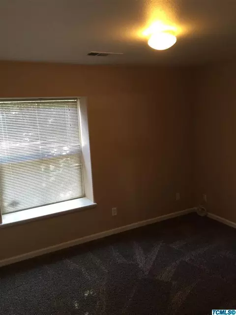 2346 E Harold Ct, Visalia, CA 93292 photo 5