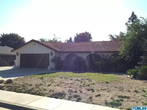2301 E Hillcrest Ave, Visalia, CA 93292 photo 1