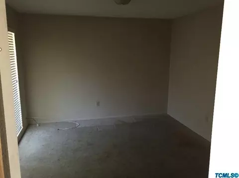 2301 E Hillcrest Ave, Visalia, CA 93292 photo 5
